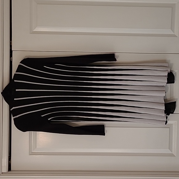 FunSport Black with White Vertical Stripes Long Knit Cardigan Size Medium - Picture 3 of 6